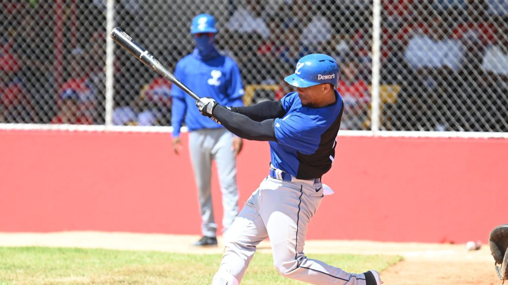 Mejía, Hernández jonronean en revés del Licey