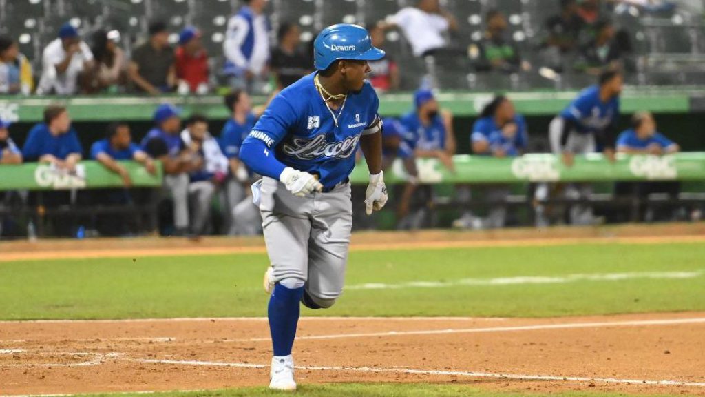 Licey somete a Estrellas y quiebra rachas