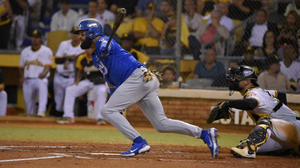 Licey vuelve a ceder ante Águilas en Santiago