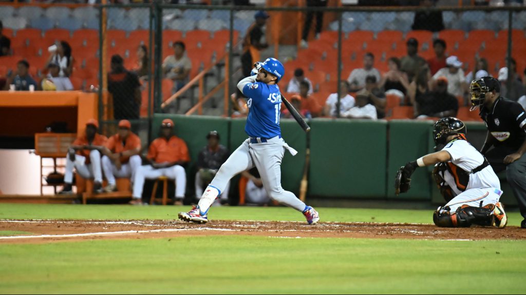 Licey vence a los Toros en el corral